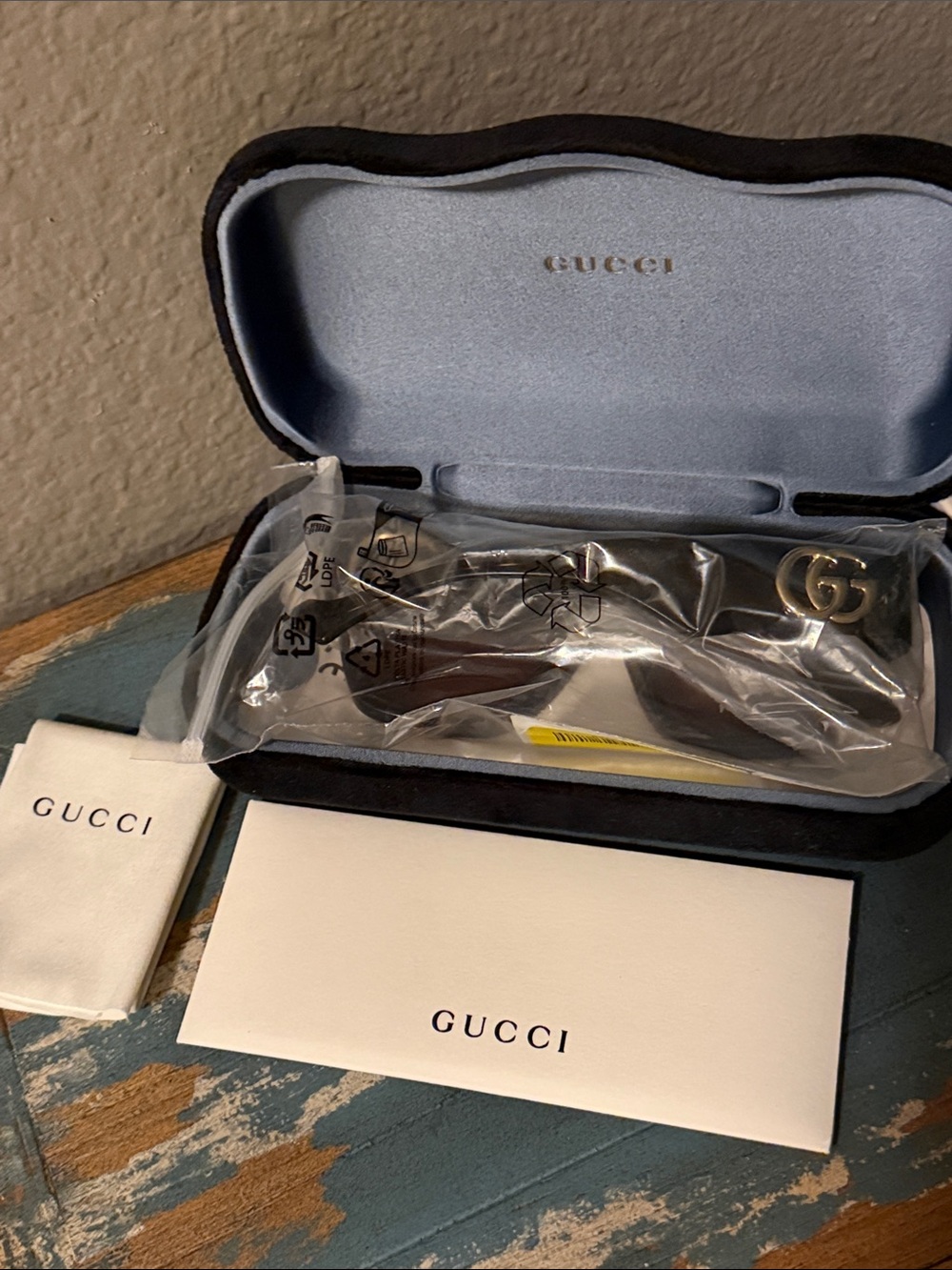 GUCCI SUNGLASSES - Picture 5 of 5